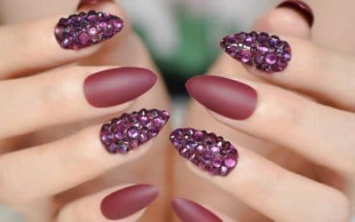 Comment Faire des Conceptions Faciles d’Ongles avec des Strass