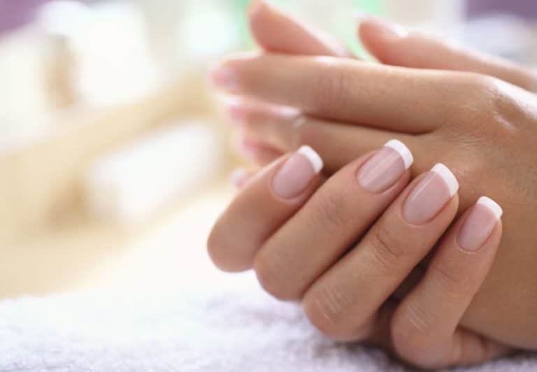 Comment faire une french manucure au semipermanent étape par étape Vernis semi permanent