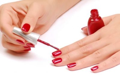 17 façons d’abîmer accidentellement votre vernis à ongles