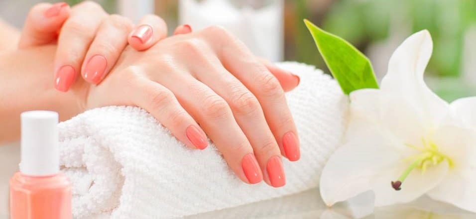 Pose de vernis semi-permanent en institut, prête à sauter le pas ?