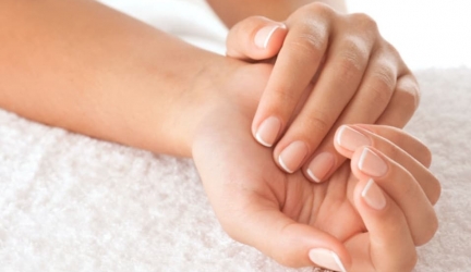 Quelle routine pour réparer ses ongles abîmés ?