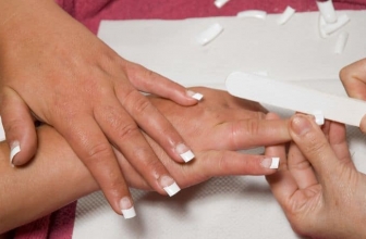 Comment Appliquer des Ongles Artificiels à l’Aide de Colle à Ongles