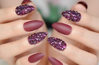 Comment Faire des Conceptions Faciles d’Ongles avec des Strass
